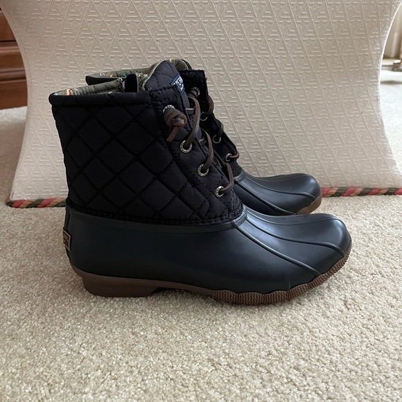 Sperry Women’s Saltwater Waterproof Quilted Duck Boots - Picture 4 of 11
